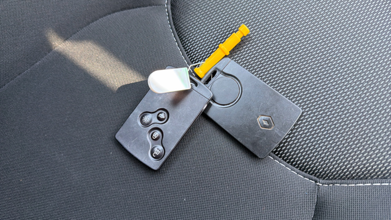 Renault Clio 1.2 16V Play 5dr Petrol Hatchback